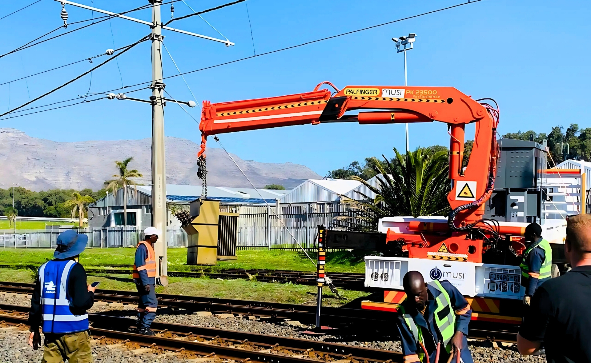 Track-side crane rig under OHTE