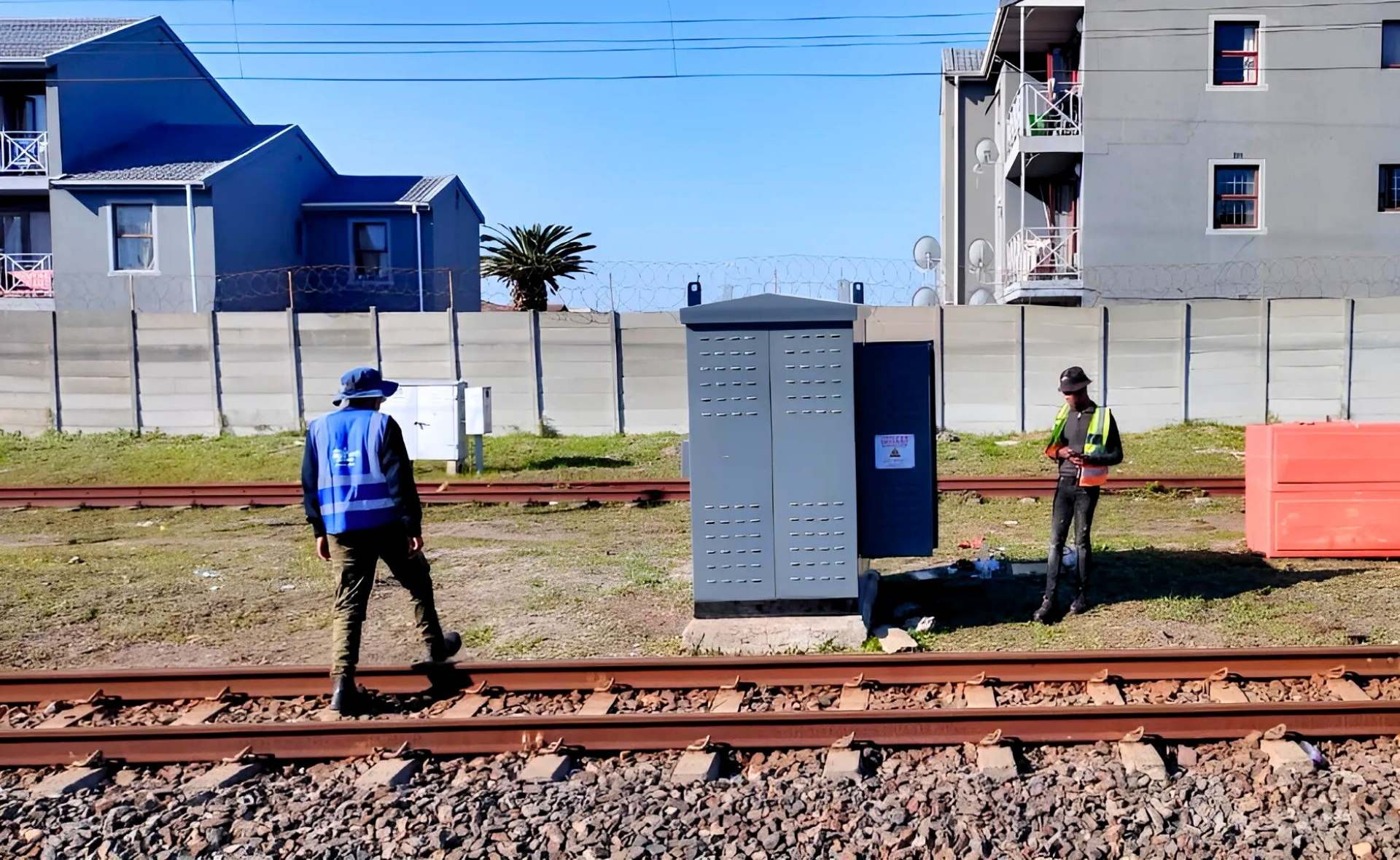 Track-side kiosk hand-over walk